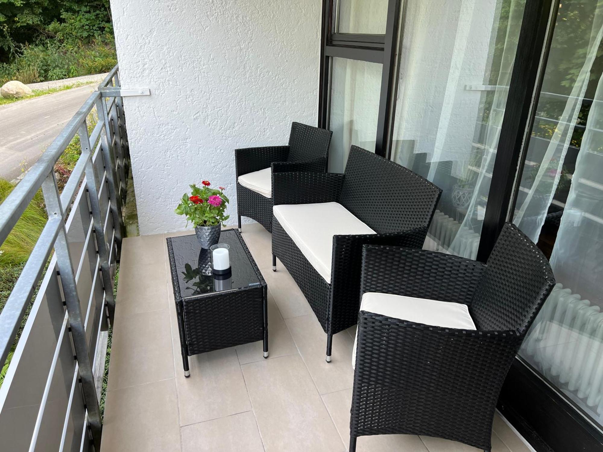 Helle Am Waldrand - Mit Balkon, Pool & Sauna Apartment *
