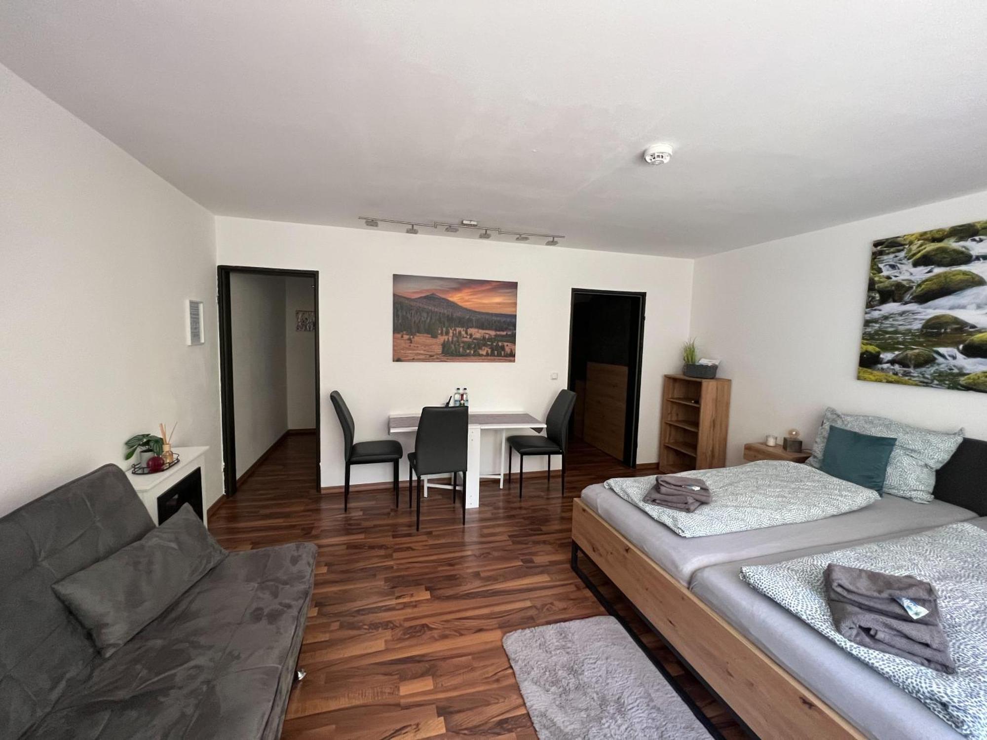 Helle Am Waldrand - Mit Balkon, Pool & Sauna Appartamento *